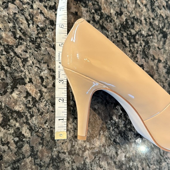 Madden Girl Getta Nude heels NIB 9 - Picture 7 of 10